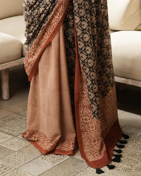 Black_Cotton_Dual_Print_Mul_Saree_For_Women